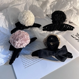 Pinces à cheveux en peluche avec nœuds en beige, noir, rose et marron élégant
