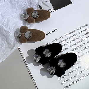 Barrettes à fleurs floquées avec cristaux K9 en couleurs élégantes marron et noir