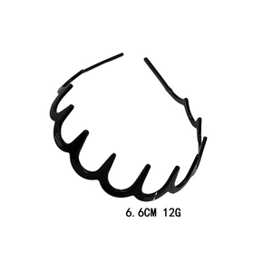 Close-up of black wavy headband showing 6.6cm width and 12g weight specifications