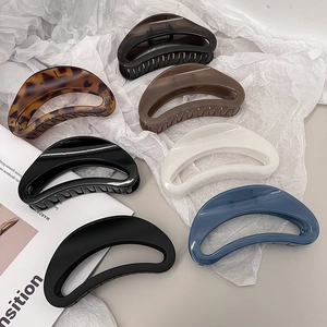 Pince à Cheveux Lune Évidée Simple en Plastique Mat Brillant Pince Crabe Mode Épingle à Cheveux Coiffure Pour Femmes Cheveux Épais