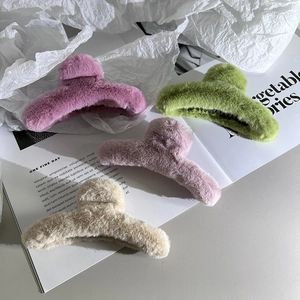 Grandi mollette per capelli in peluche in quattro colori pastello per l'inverno