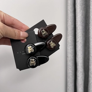 Set di quattro fermagli per capelli a orsetto in nero e marrone con orso dorato