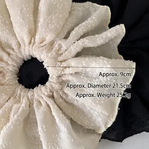 Grands chouchous élégants en mousseline beige et noire avec texture à pois fins