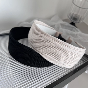 Retro-Strickstirnbänder in Schwarz und Beige mit hochwertiger Textur für Damen