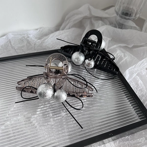 Grande Pince à Cheveux en Résine Élégante pour Femmes Design Nœud Papillon avec Perles Métalliques Argentées Accessoire