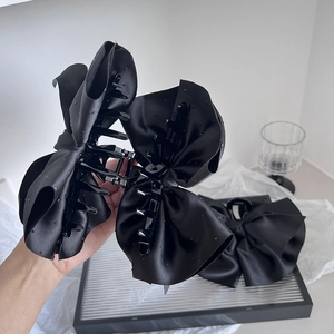 Pince à cheveux nœud satin noir classique pour accessoire de coiffure femme élégant