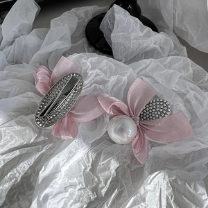 Elegant bow hair clip set with pink satin and white pearls for a sweet aesthetic look