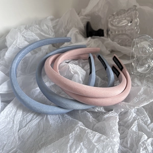 Serre-têtes éponges minimalistes en satin bleu clair et rose avec étiquette faite main