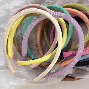 Serre-têtes rembourrés en tissu côtelé aux couleurs pastel pour un effet volumineux