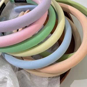 Serre-têtes rembourrés aux couleurs macaron pour femmes, design fait main en tissu doux