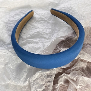 Detailed view of thick padded sponge headband with premium blue fabric and velvet lining