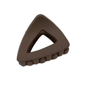 Pince à cheveux triangle évidée en marron café mat pour un style français élégant