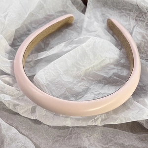 Detail of pink PU leather headband with thick padding and non-slip velvet inner lining