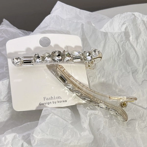 Elegante set di fermagli per capelli geometrici con cristalli su carta da esposizione
