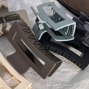 Elegant matte rectangle hair claws in five Morandi colors for a minimalist French style hair look