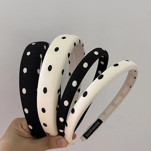 Serre-têtes éponges rétro à pois noirs et blancs avec design fait à la main