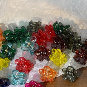 Mini resin flower hair claws in multiple colors with minimalist Korean style design