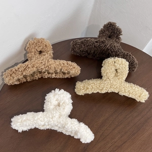 Pince à Cheveux en Peluche Française Automne Hiver Grande Pince Crabe en Fausse Fourrure Accessoires Cheveux Élégants pour Femmes