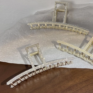 Grandes pinces à cheveux élégantes en métal avec perles et strass en finitions or et argent