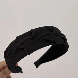 Elegant vintage wide pleated black knotted headband with high-quality fabric texture
