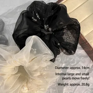 Elegante tule haarscrunchies met beweegbare parels in zwart en beige tinten