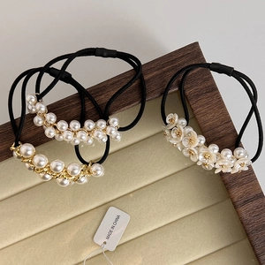 Ensemble d'élastiques à cheveux style français avec perles, fleurs et détails dorés
