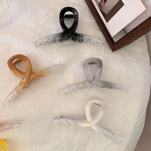 Grandi mollette per capelli color caramella con sfumatura in resina per acconciature eleganti