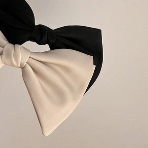 Elegant French double-layer bow hair clip in black and off-white matte satin fabric