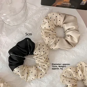 Detailed size view of retro polka dot scrunchie with 13cm diameter and 5cm width