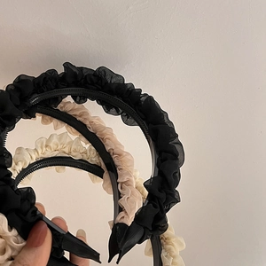 Three-pack of pleated mesh hairbands in black, beige, and white with anti-slip teeth
