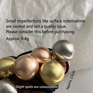 Élastique à cheveux avec boule en métal brossé, coloris or, argent et rose gold élégant