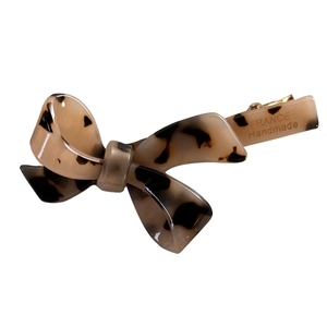 Fermaglio per capelli a fiocco in acetato tartarugato con clip a molla in metallo dorato