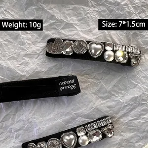 Barrette à cheveux élégante avec strass cœur et perles, détail fait à la main