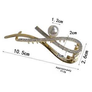 Vue détaillée de la pince à cheveux en alliage avec strass, perles et dimensions