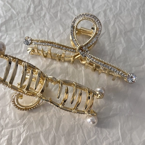 Grandi mollette per capelli in lega dorata con strass e perle per acconciature eleganti