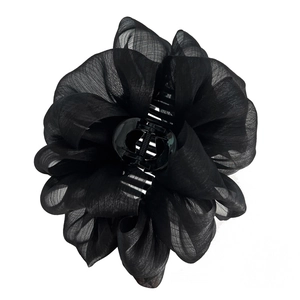Grande pince à cheveux élégante en organza noir avec un design de fleur à pétales brillants