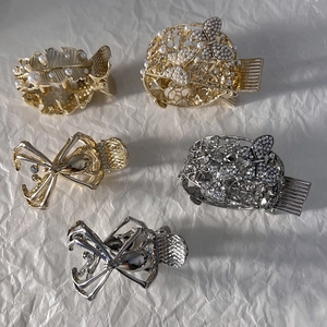 Pince à Cheveux en Métal pour Femmes Support de Queue de Cheval Haute Strass Künstliche Perle Papillon Araignée Plume Accessoires de Cheveux Élégants Plaqué Or Argent