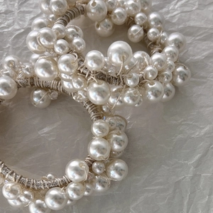 Chouchou perle de style français avec perles blanches de tailles variées pour femme