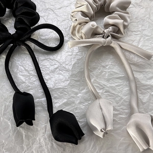 Chouchous en satin de style français noir et champagne avec pendentif tulipe 3D