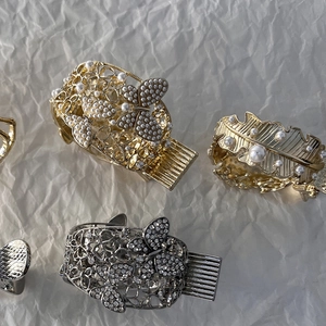 Pinces à queue de cheval papillon dorées et argentées avec perles et strass brillants