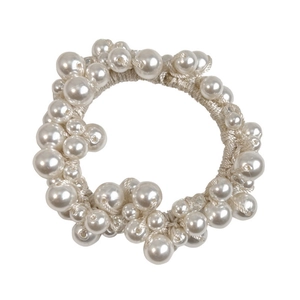 Chouchou élégant en perles blanches avec perles superposées pour coiffure féminine