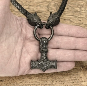 Collana vichinga martello di Thor Mjölnir con teste di lupo e cordino in cuoio nero