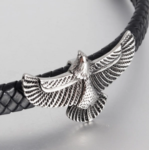 Bracelet pour homme en cuir tressé avec breloque aigle argentée et fermoir magnétique