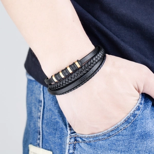 Bracelet multicouche en cuir tressé noir pour homme avec perles en métal doré