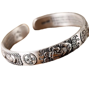 Vintage Silberarmband mit traditionellen chinesischen Reichtumsmotiven und Reliefschnitzereien