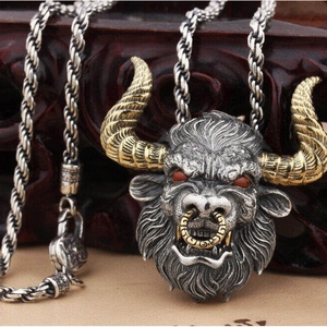 Collier Pendentif Tête de Taureau Vintage Bijoux en Alliage Strass pour Hommes Style Punk Tons Argent et Or