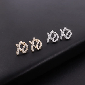 Boucles d'oreilles XOXO style hip hop avec zircons et placage en or et argent