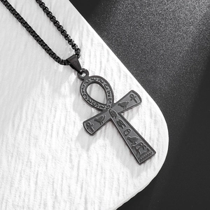Collana con croce Ankh in acciaio inossidabile nero con rilievo di geroglifici egizi