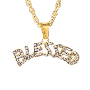 Hiphop Goldkette mit gedrehter Struktur und BLESSED Buchstaben-Anhänger mit Diamanten