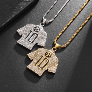 Collier Pendentif Maillot de Football Numéro 10 en Alliage de Strass Hip Hop pour Fans de Foot Femmes Hommes Bijoux de Mode Cadeau
